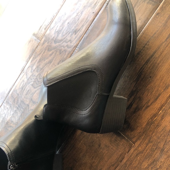 Side zip booties 8.5 - Picture 3 of 3